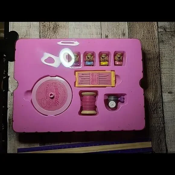 Wonderful Cinderella Baby Mouse Playset special from the Disney Store - Picture 2 of 9